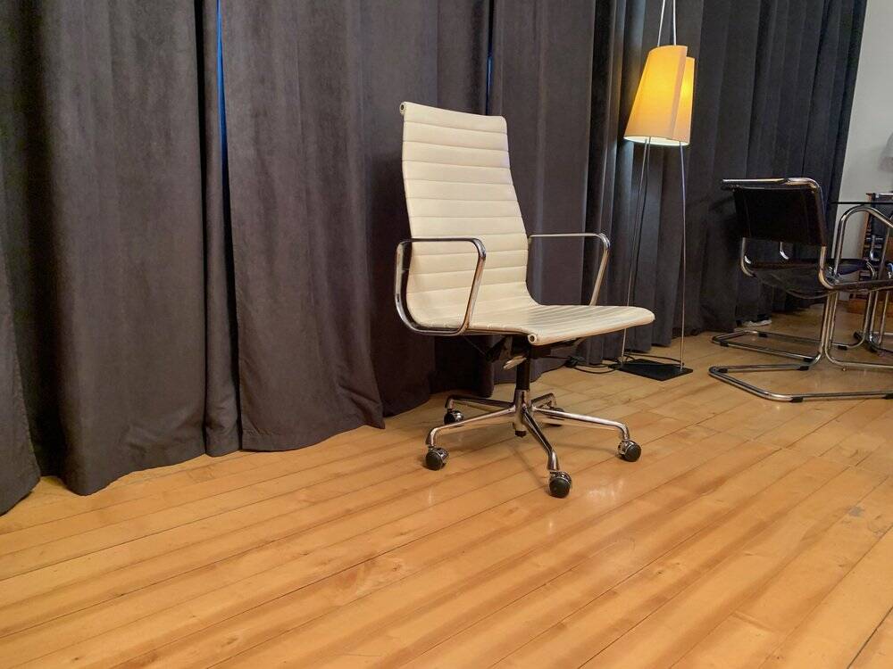 EA 119 swivel armchair by Charles and Ray Eames for Herman Miller, 1970s