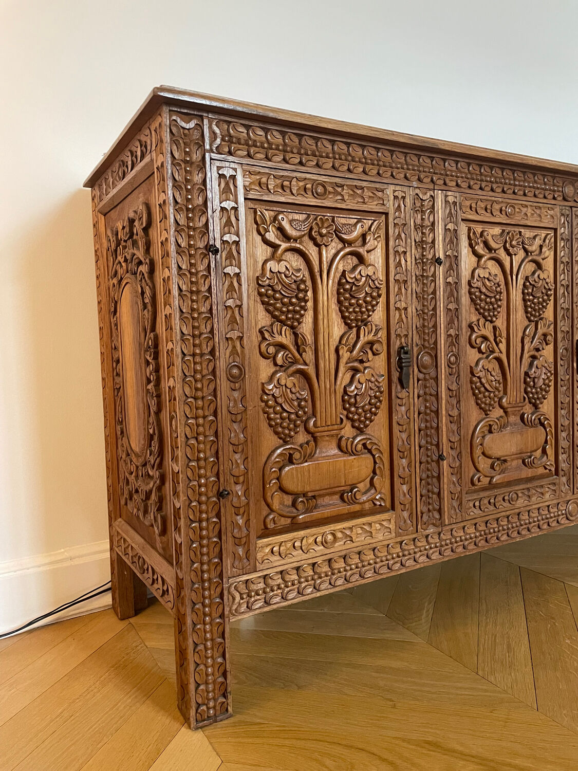 Buffet sculpté à la main, Pérou, bois intégral