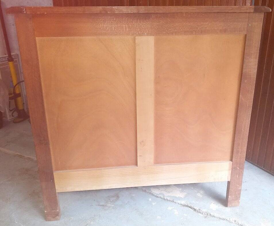 Oak chest of drawers