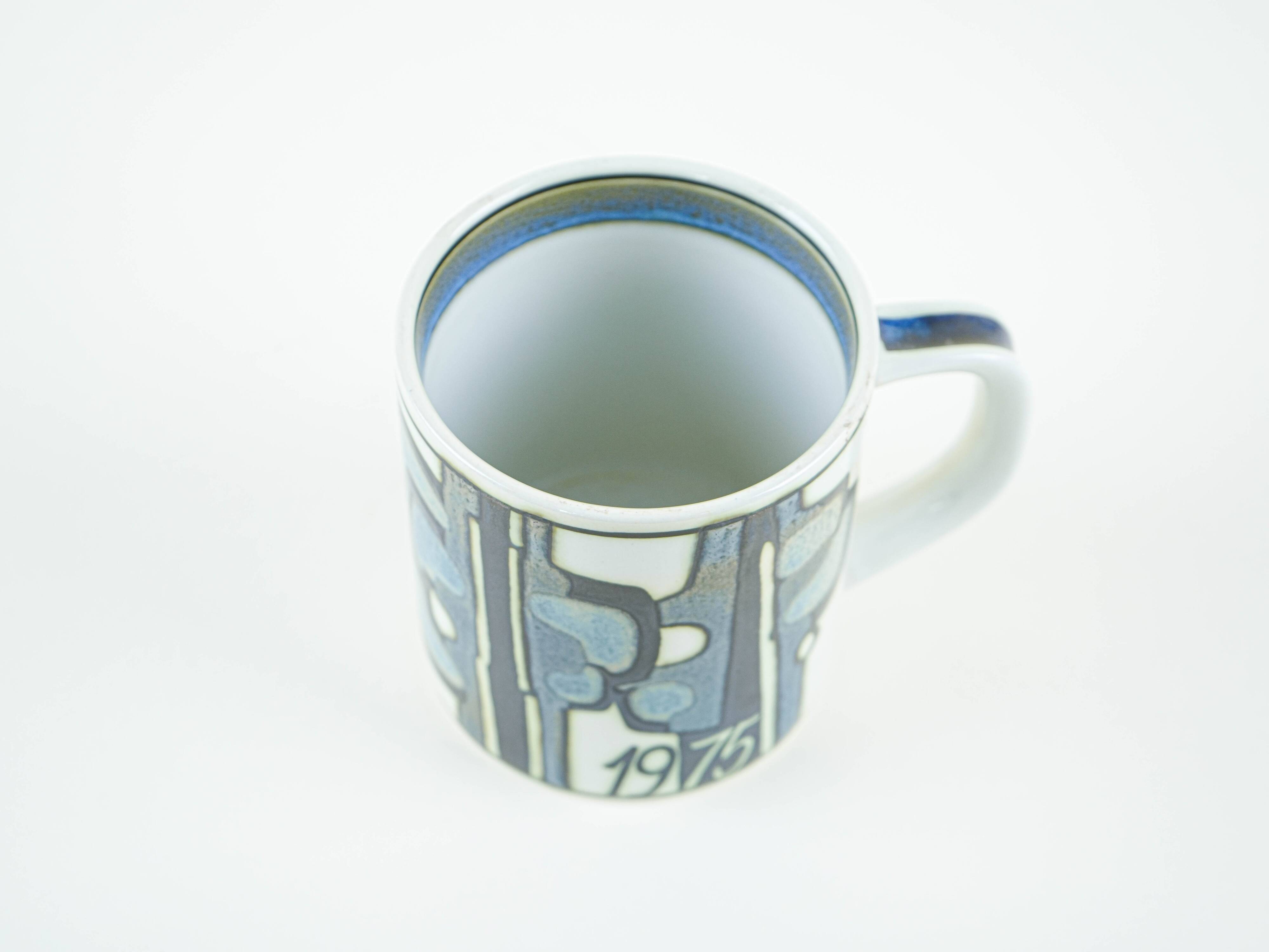 Ceramic mug, Danish design, 1975, designer: Bodil Buch, manufacturer: Royal