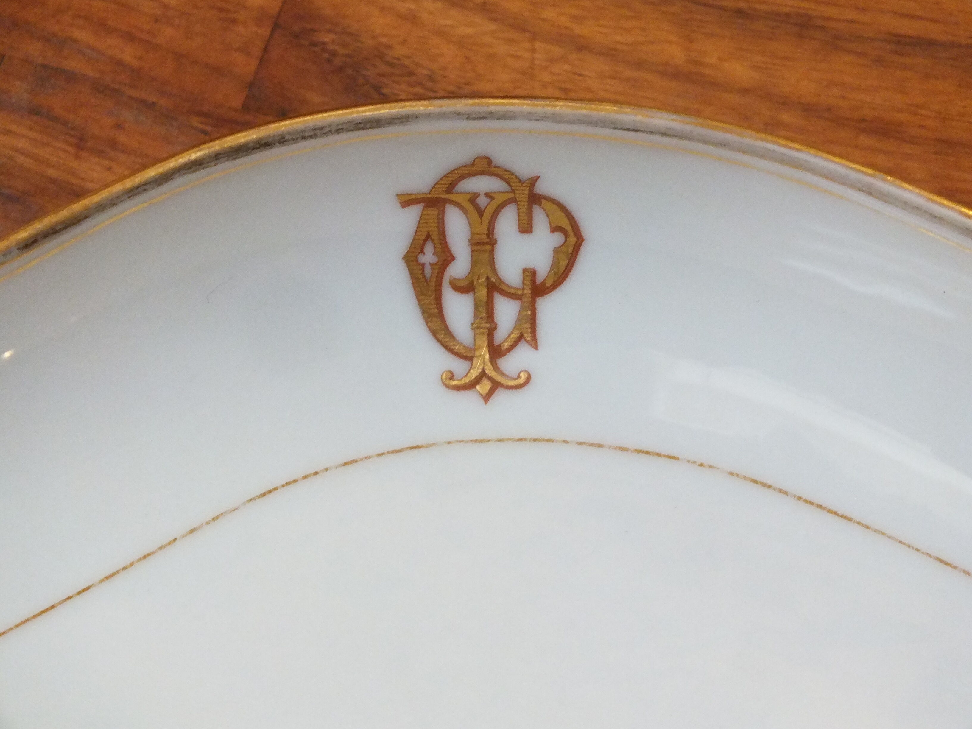 Antique ravier in white porcelain and gold Axe & Pépin in Vierzon