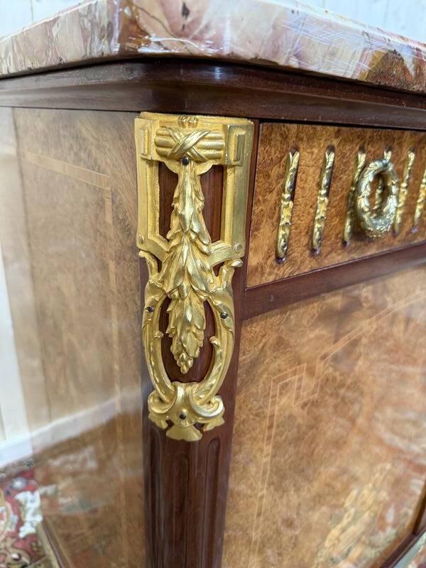 Buffet de style Louis Louis XVI en marqueterie