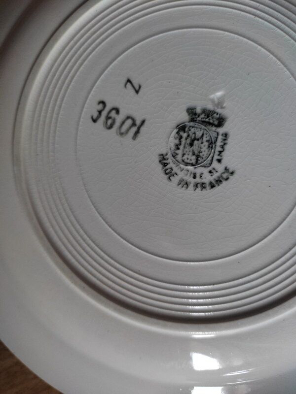 Flat plates blue flower porcelain St Amand dp 092284