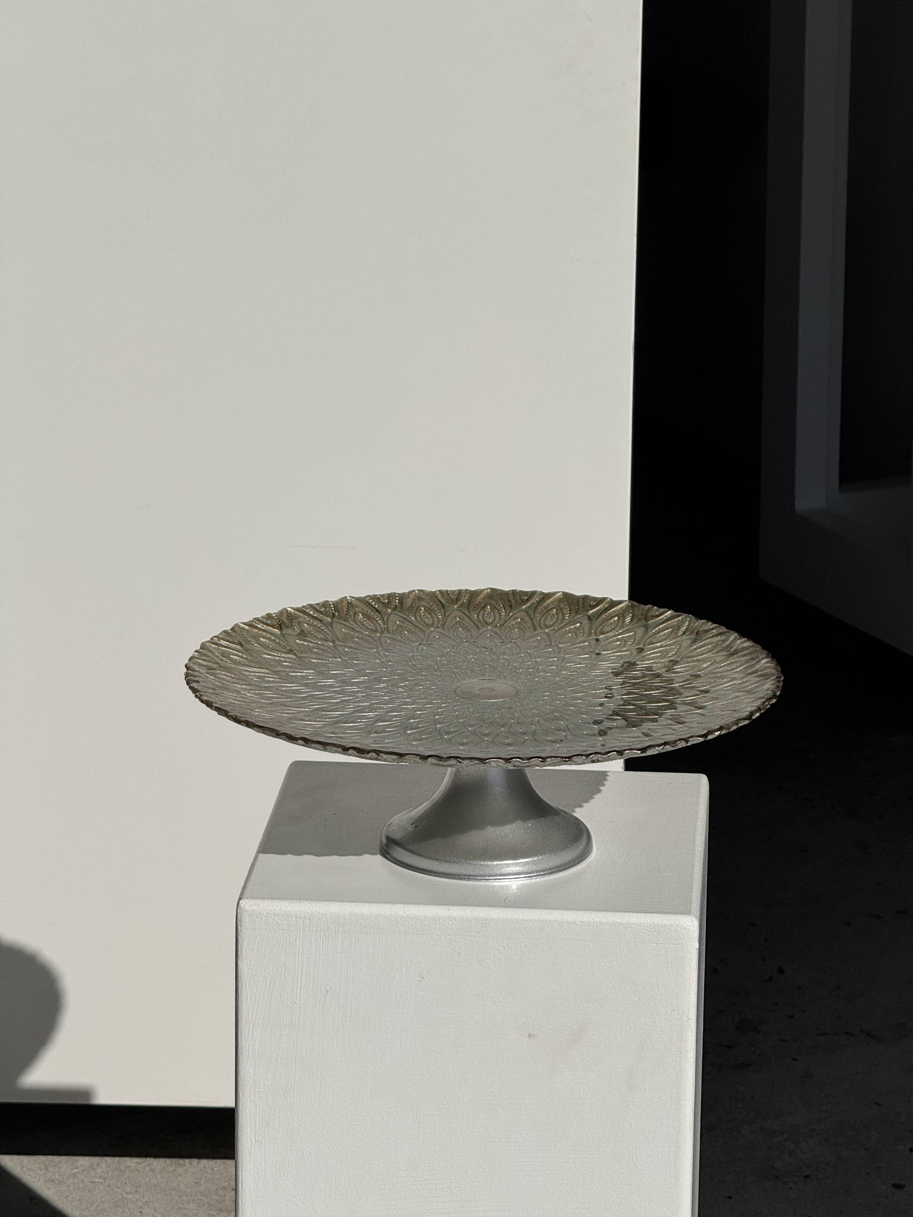 Cake stand on pedestal in glass with peacock feather effect D33 H10