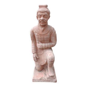 Statue de jardin guerrier xian agenouillé en terre cuite 120 cm