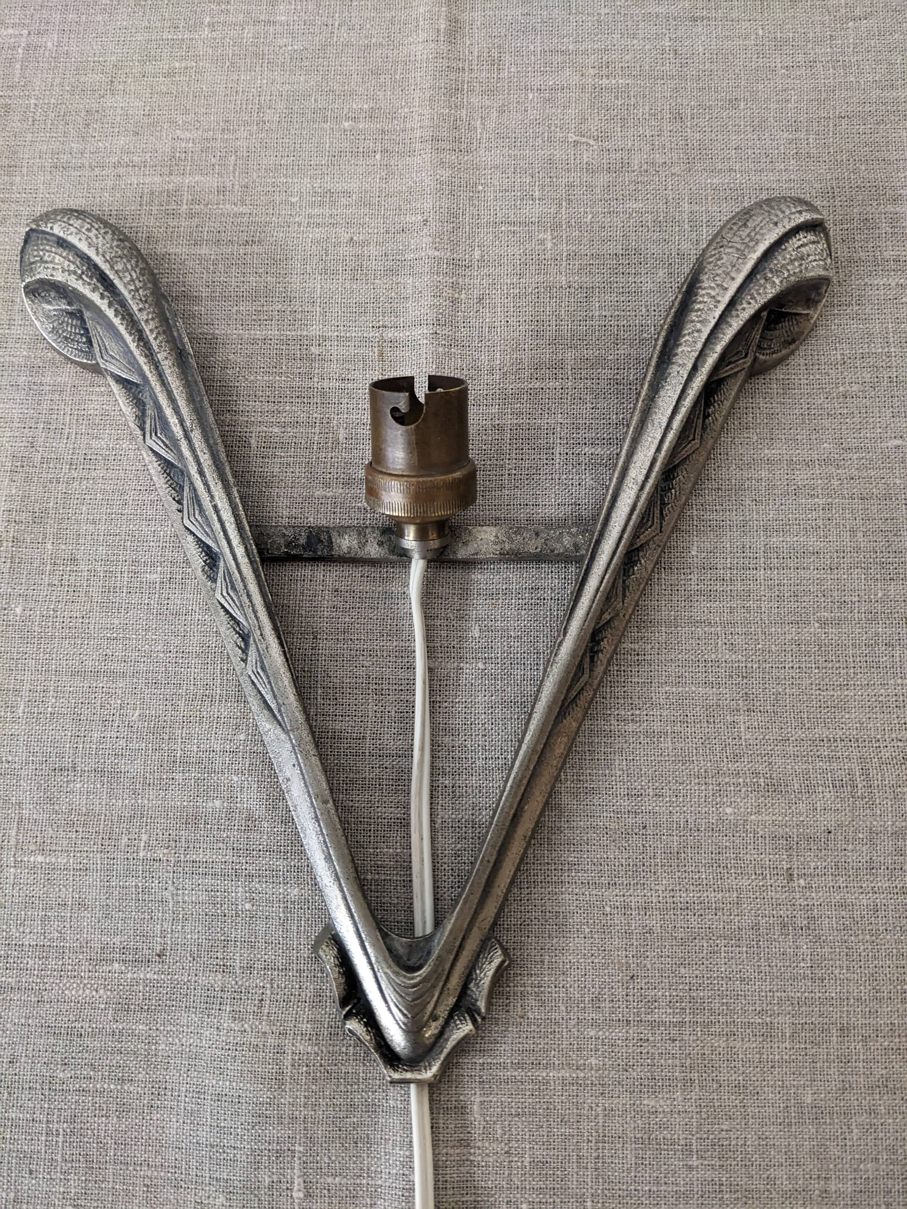 Art Deco wall lamp in frosted glass and nickel-plated bronze circa 1920