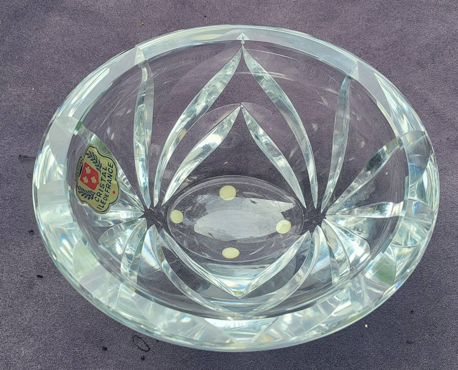 Empty pocket in Ile de France crystal