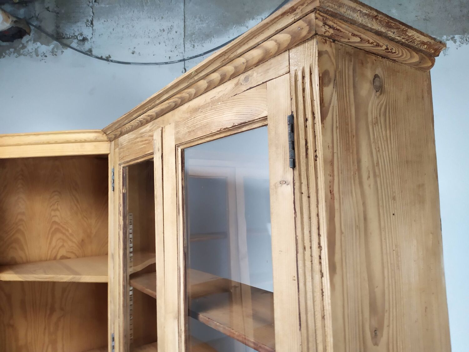 Bistro corner bookcase