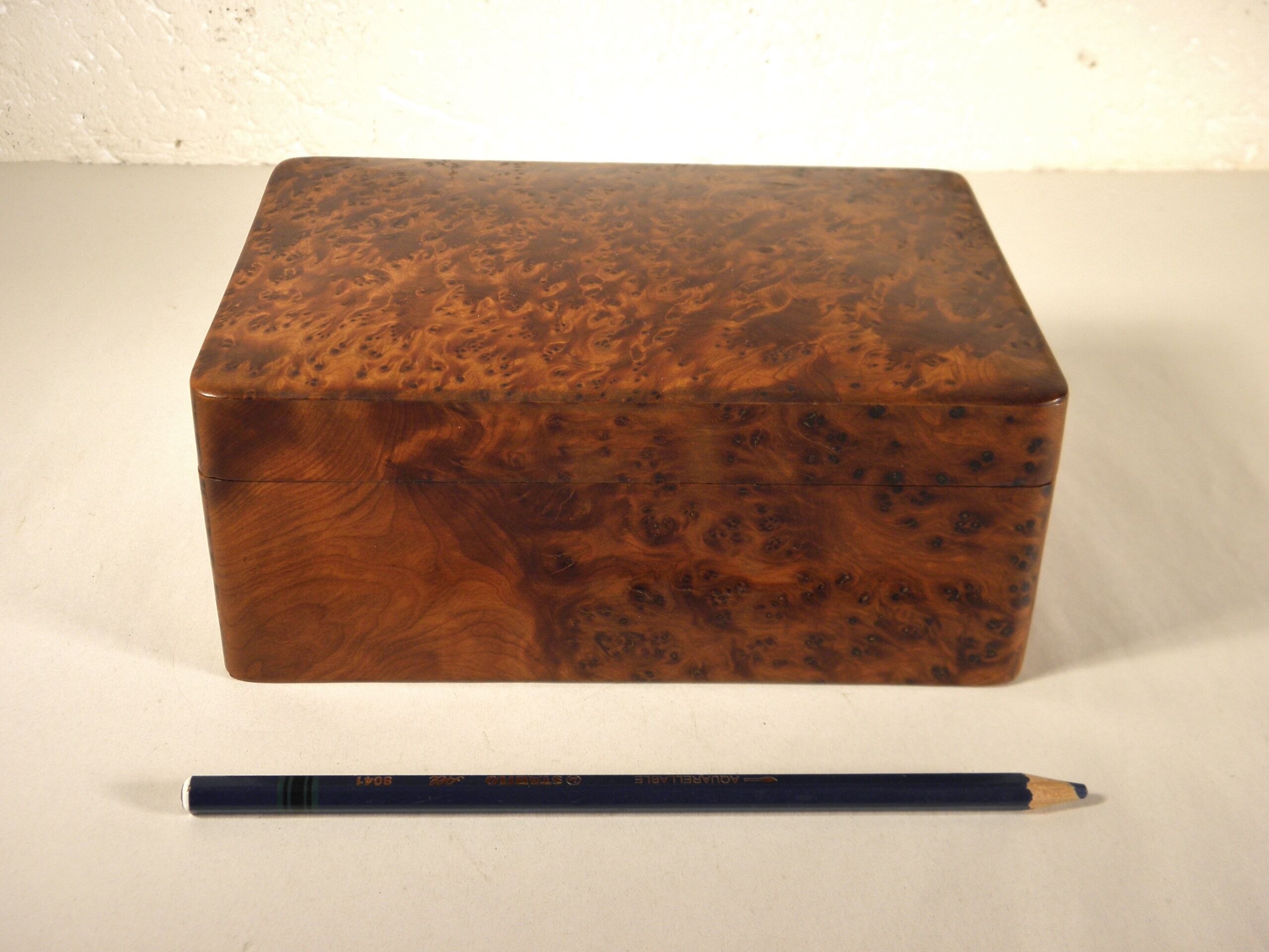 Cheath magnifying glass box