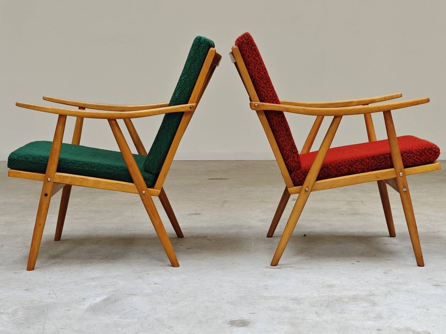Pair of green-red boomerang armchairs by Antonin Suman for Ton (Thonet) 19