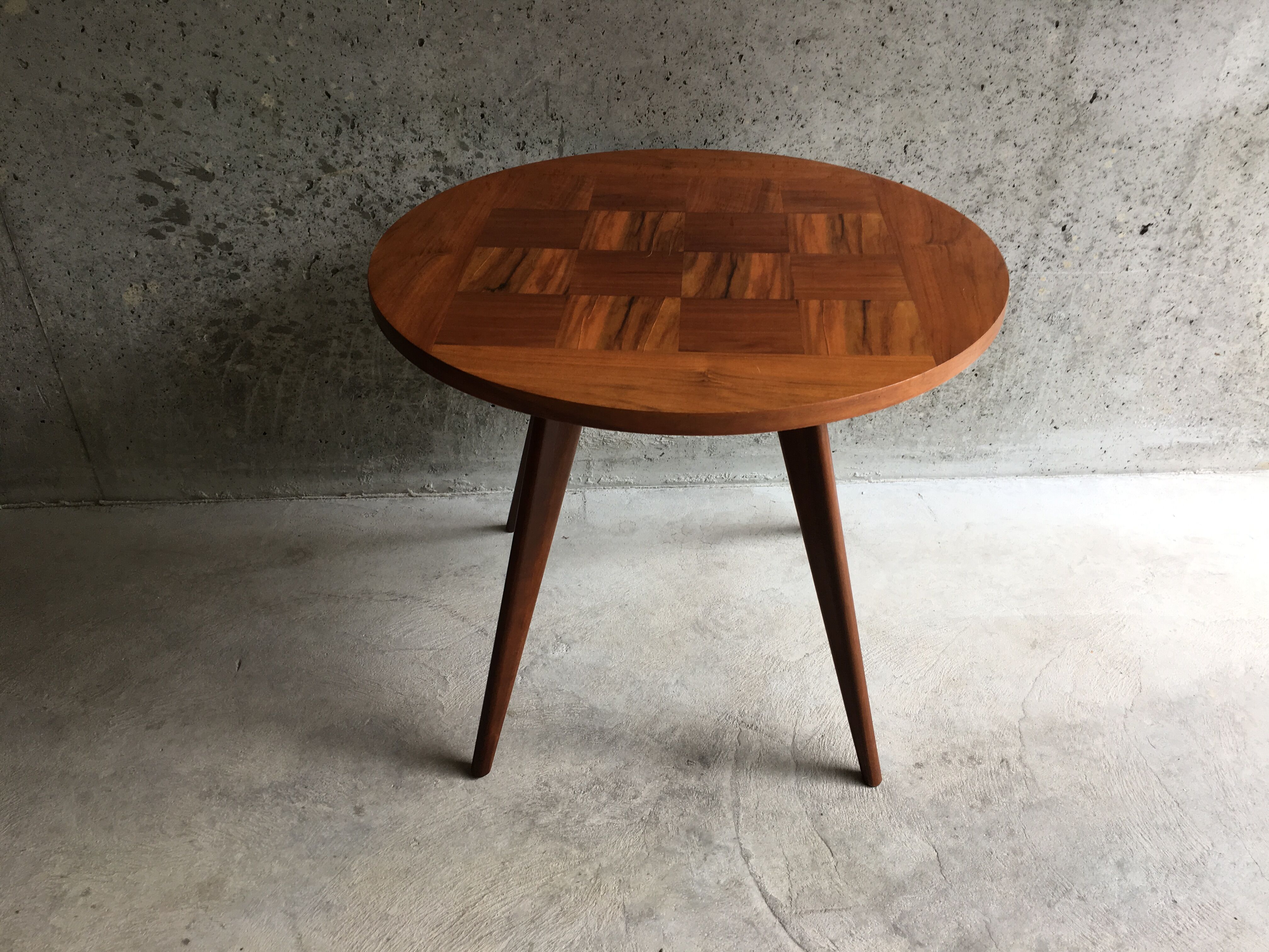 Round coffee table
