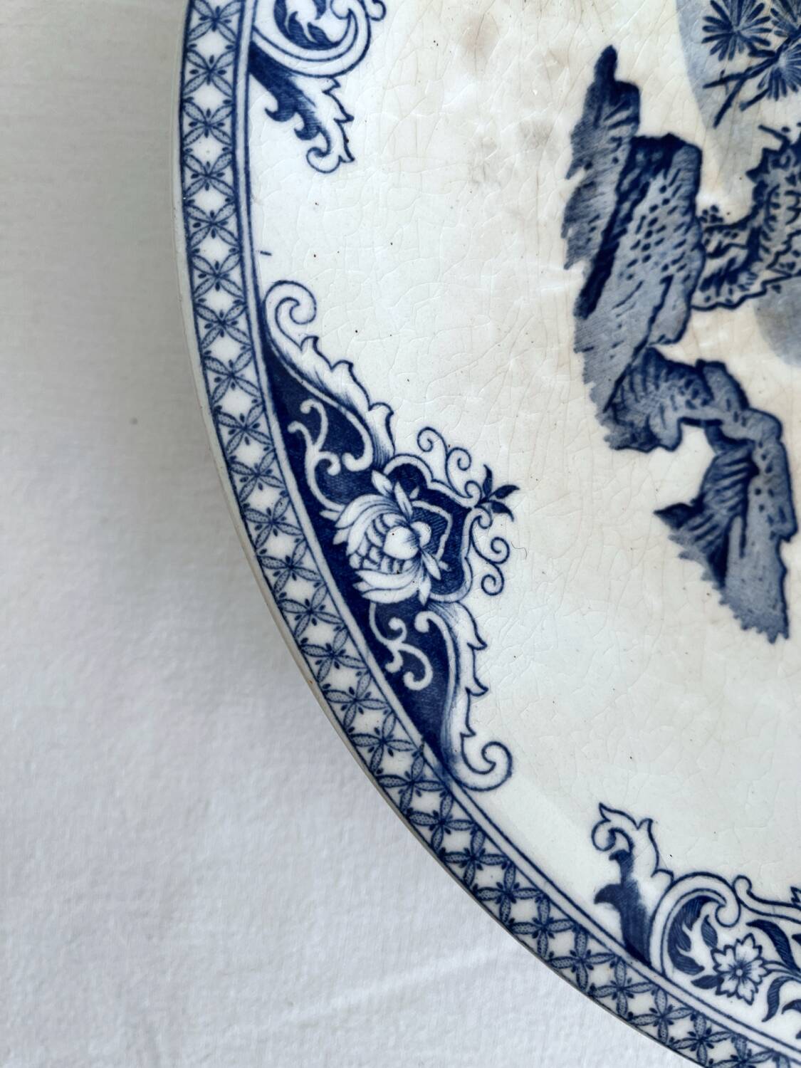 Low iron earthenware compote dish with Gien eagle decoration