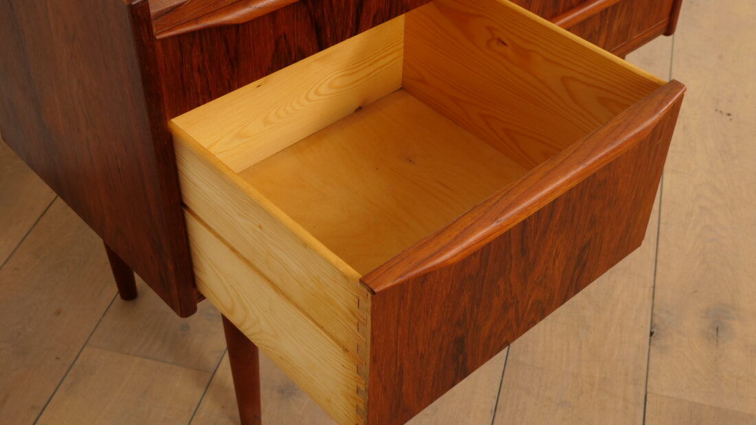 Vintage dressing table | Danish design | Teak