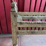 Afghanistan, un ancien porte jarres  en bois de cèdre, milieu 19éme. Porte-cruches