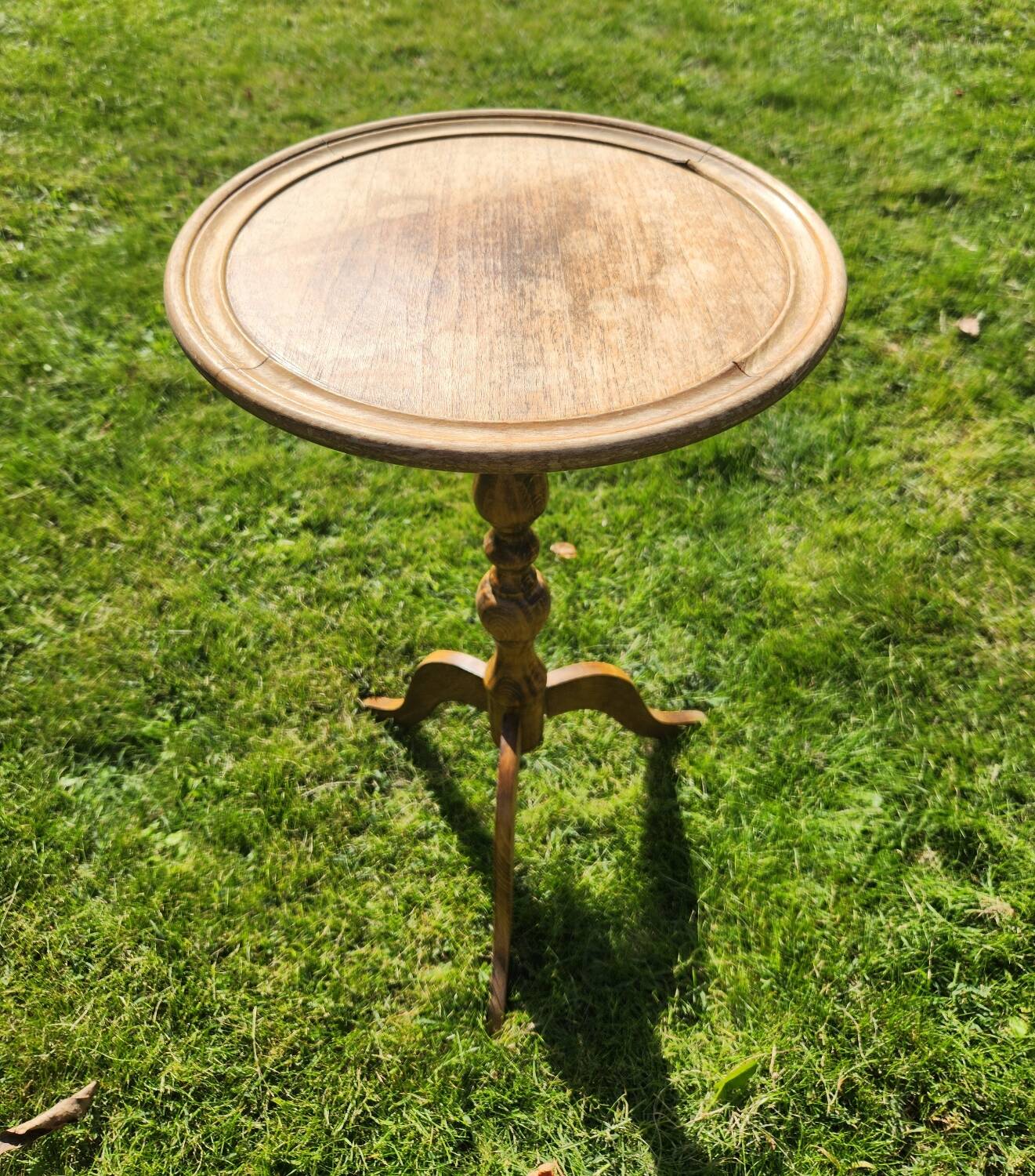 Wooden tripod side table/guéridon