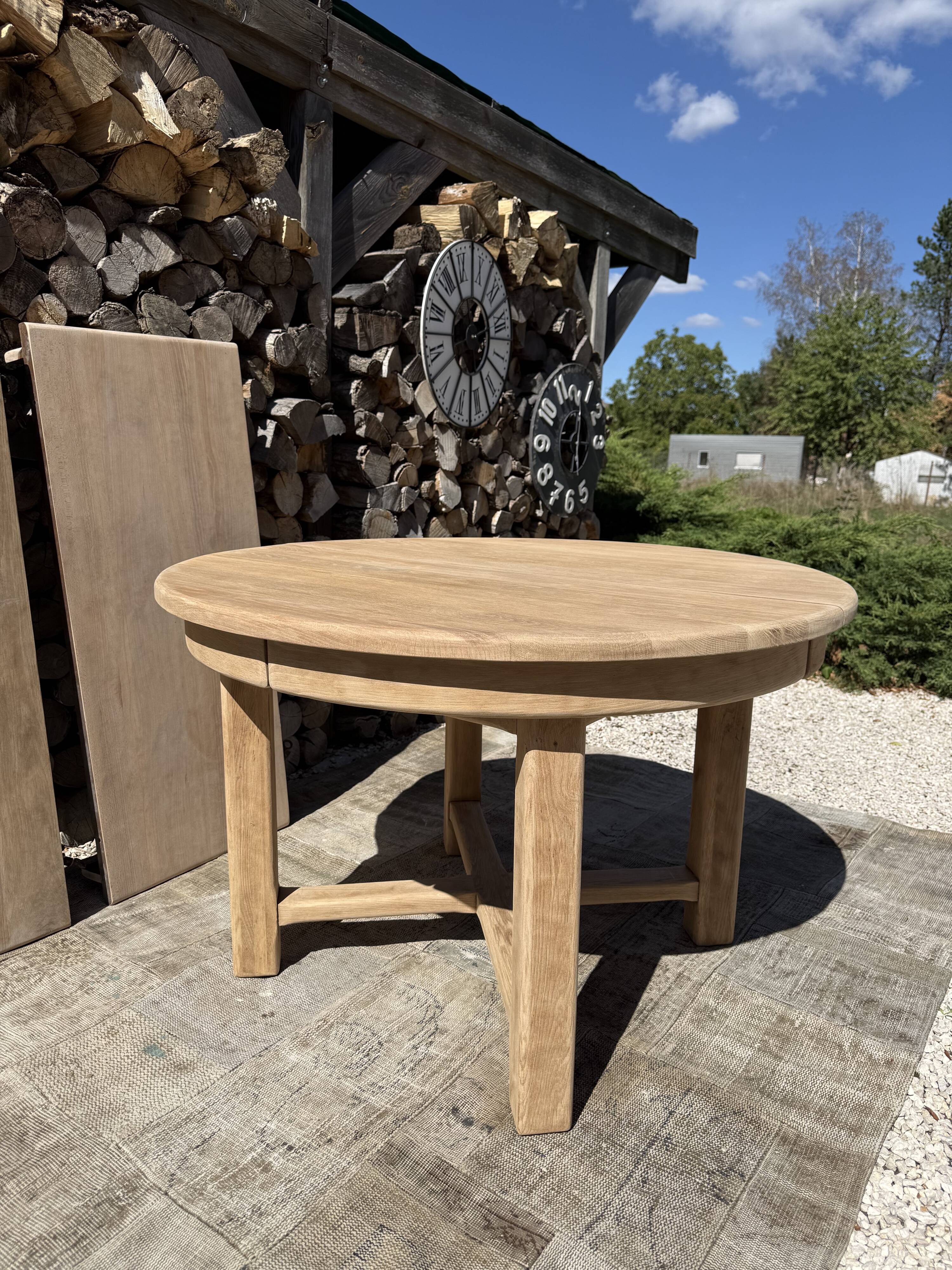 Round solid oak table with extensions, maximum 220cm.