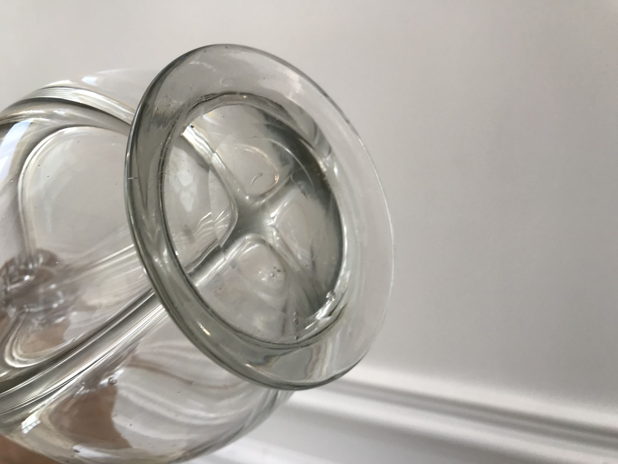 Carafe à liqueur à compartiments en verre moulé début XXème