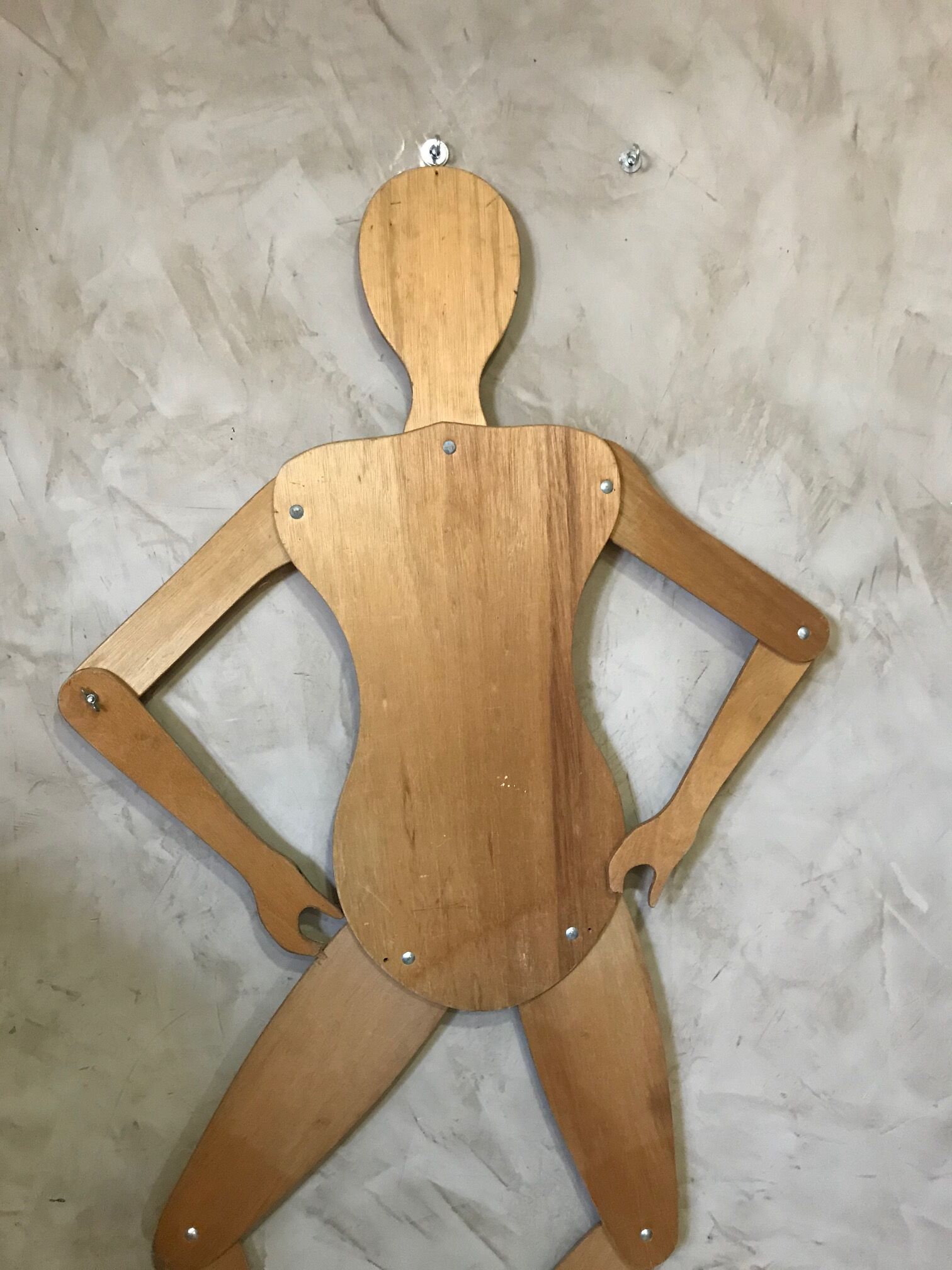 Articulated wooden mannequin