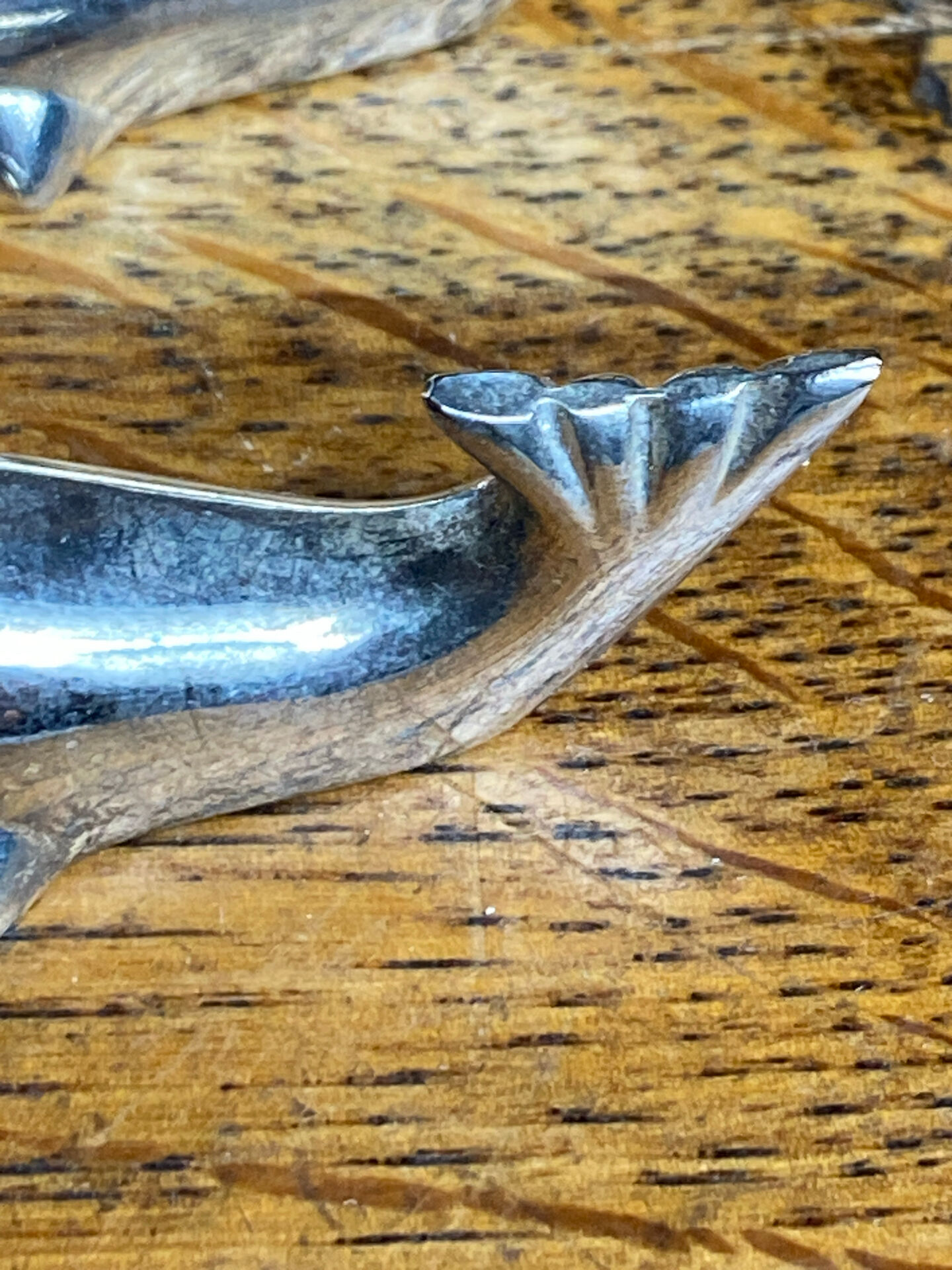 Whale-shaped stainless steel knife holder