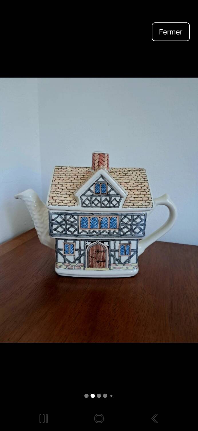 Théière anglaise  tudor house Années 1990