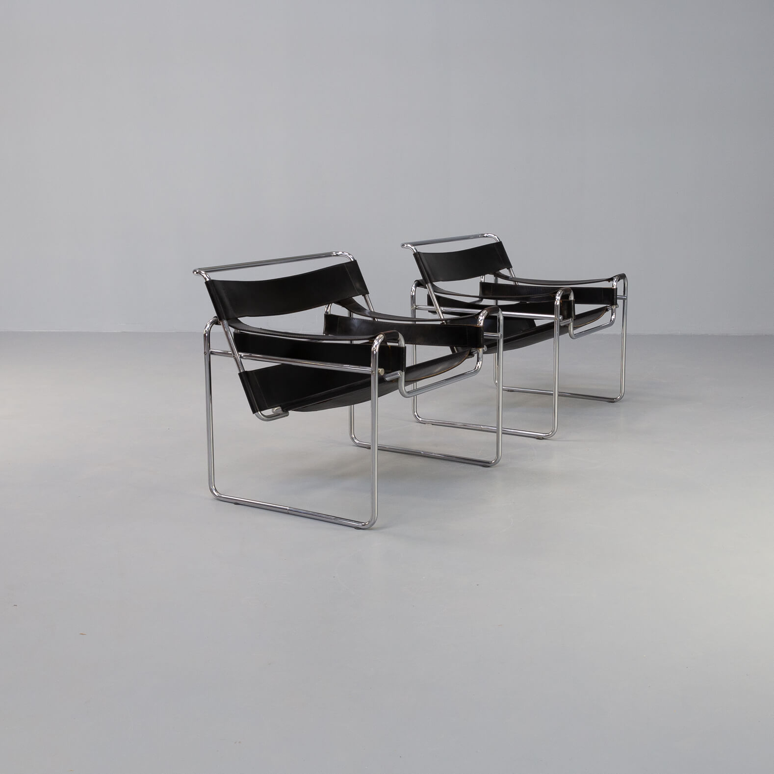 Marcel Breuer “wassily’ B3 chairs black leather for Gavina set/2
