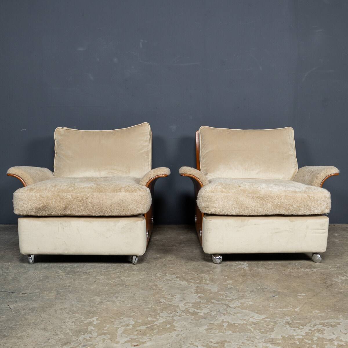 Vintage 20th century cream velvet "tulip" seating suite by km wilkins c1970