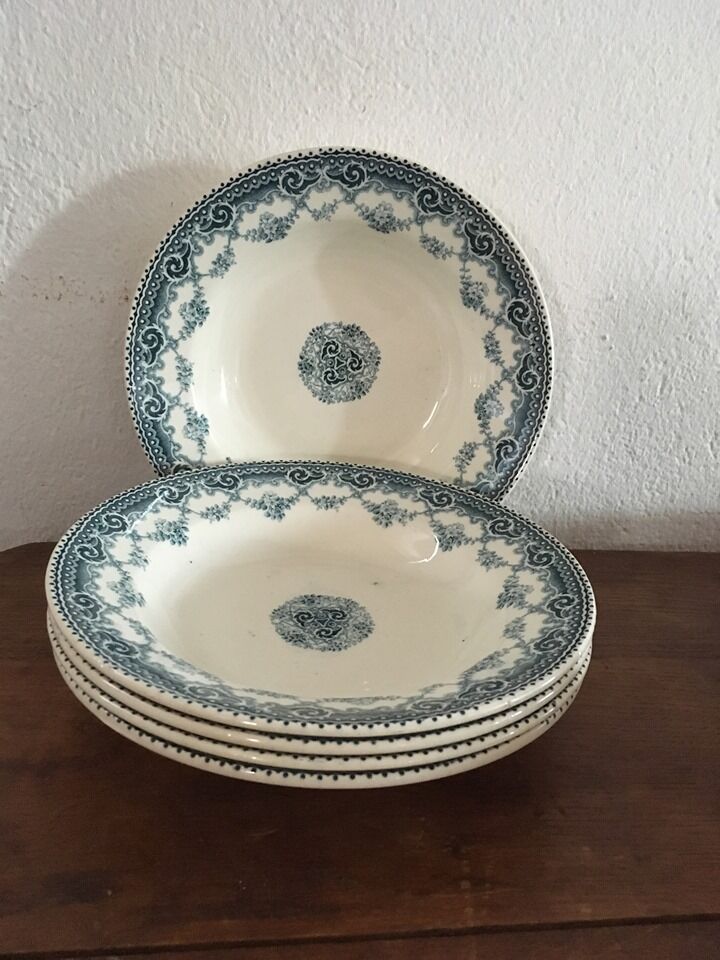 Ensemble cinq assiettes creuses terre de fer"Allez Frères"