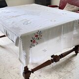 Embroidered tablecloth and 12 vintage napkins