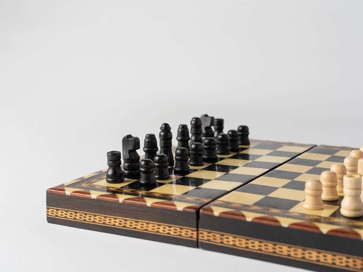 Foldable box chess set