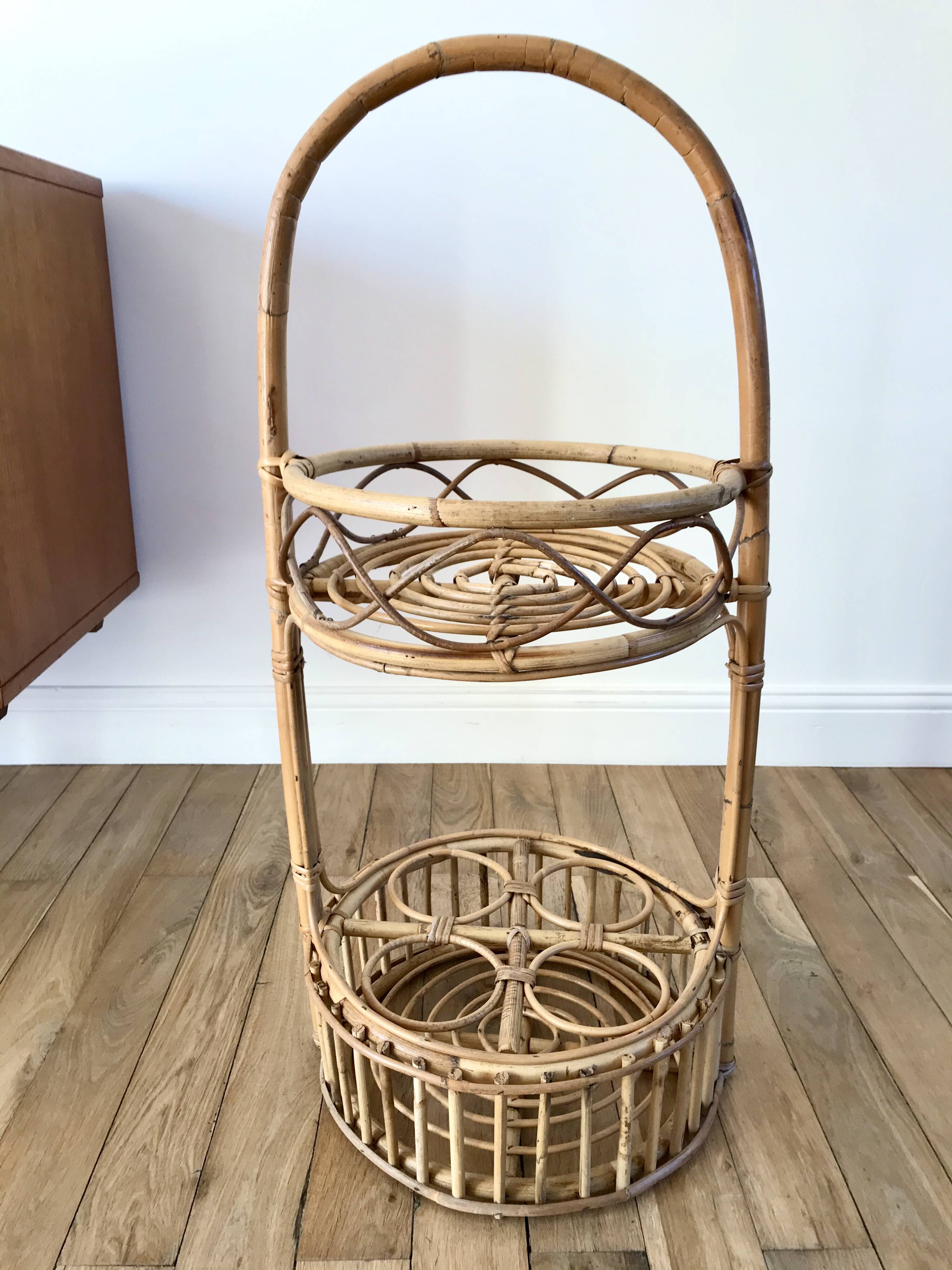 Superb rattan/bamboo bottle holder from the 60s-70s. In excellent condition.