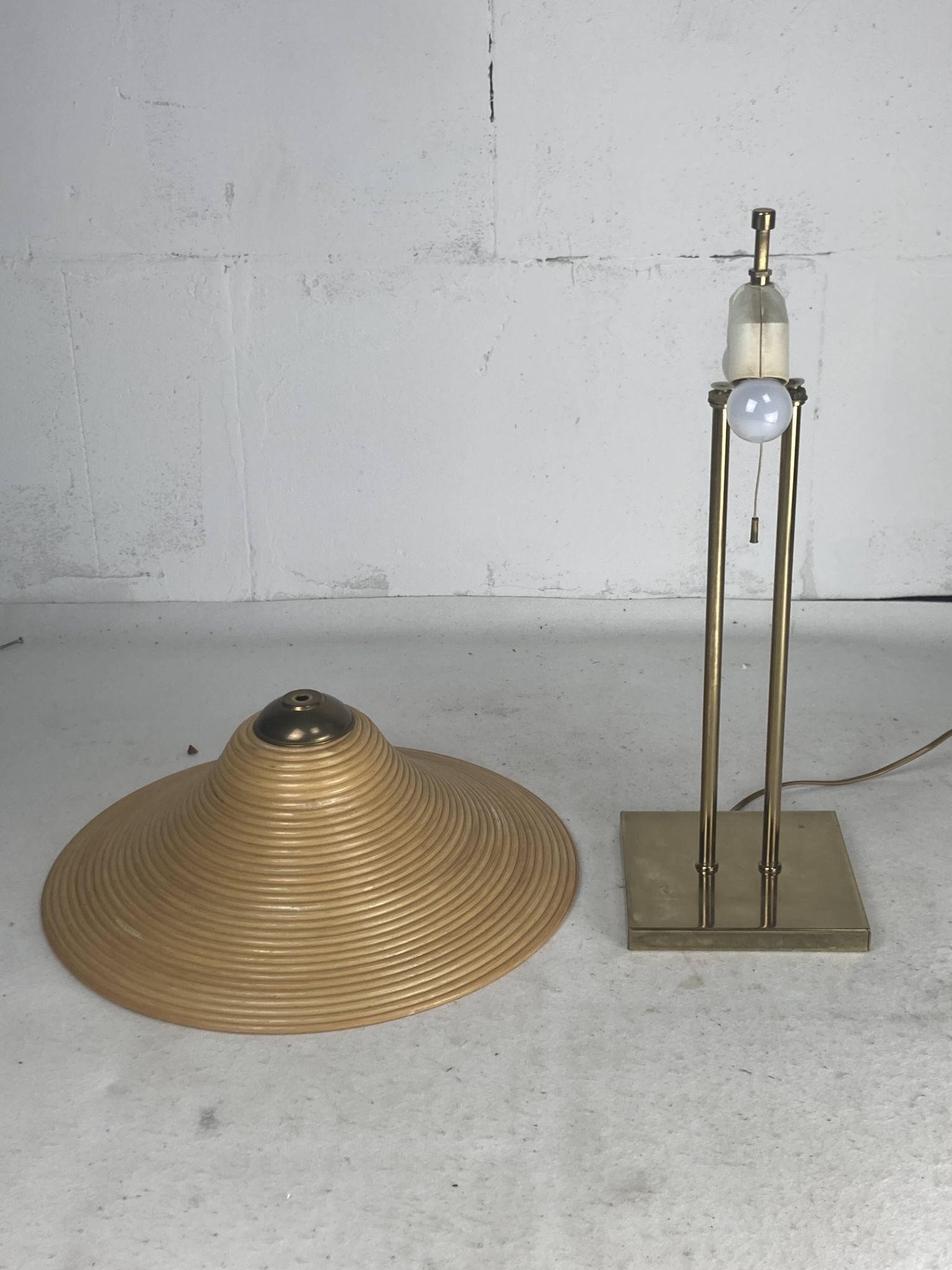 Lampe de table en laiton et rotin en roseau, Italie 1970