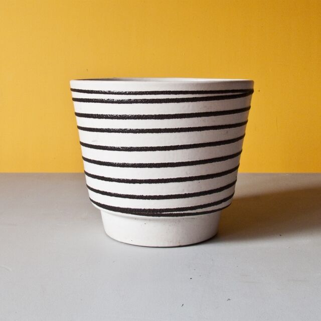 Cache-pot noir et blanc