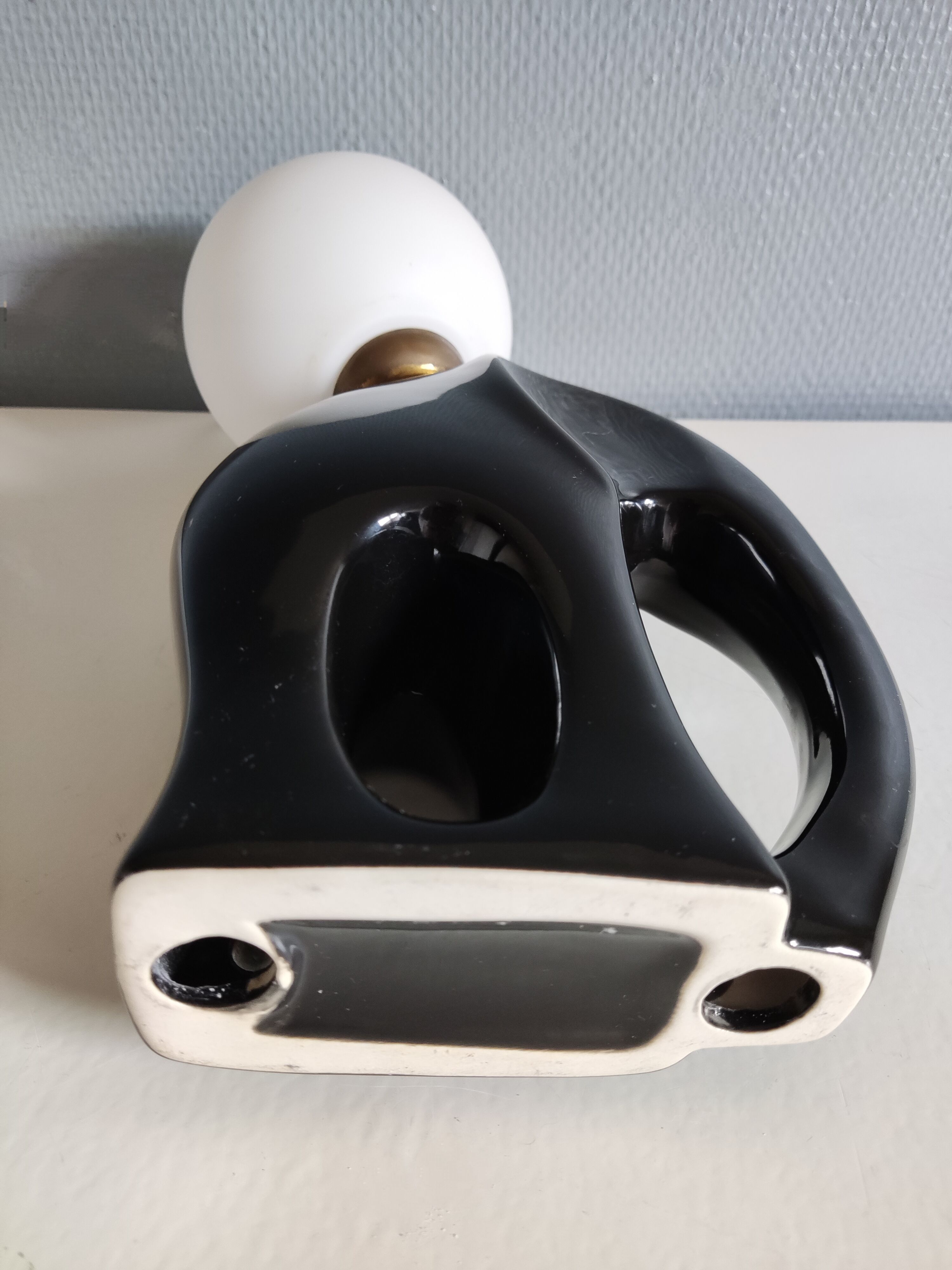 Ceramic lamp with opal globe