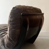 Chauffeuse Marsala en plexiglas fumé & velours ras marron, Ligne roset 1970