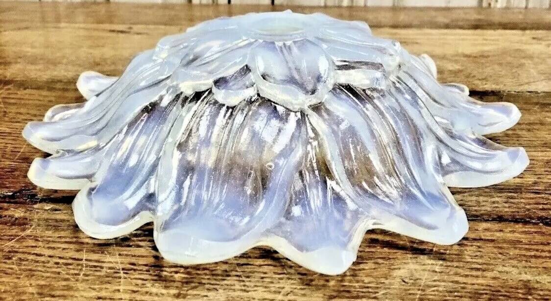 Art Deco Opalescent glass lamp R Frontisi Ezan 1930
