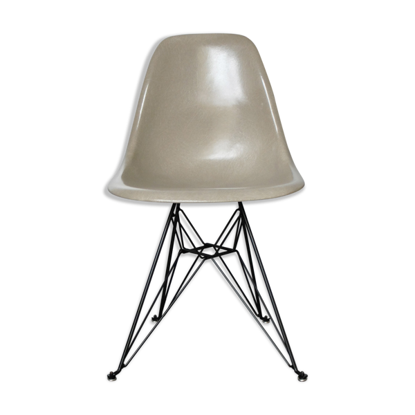 Chaise par Charles & Ray Eames pour Herman Miller 1960 — Beyit