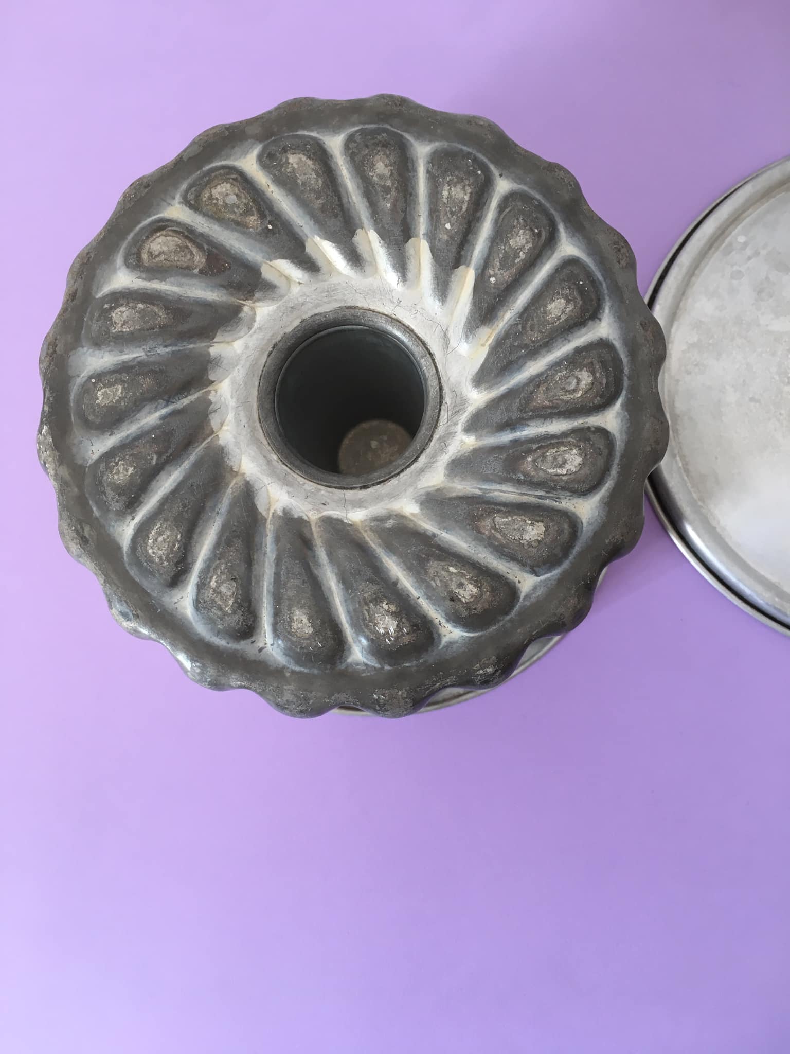 Aluminum pastry mold with pudding, flan... with lid to retain heat