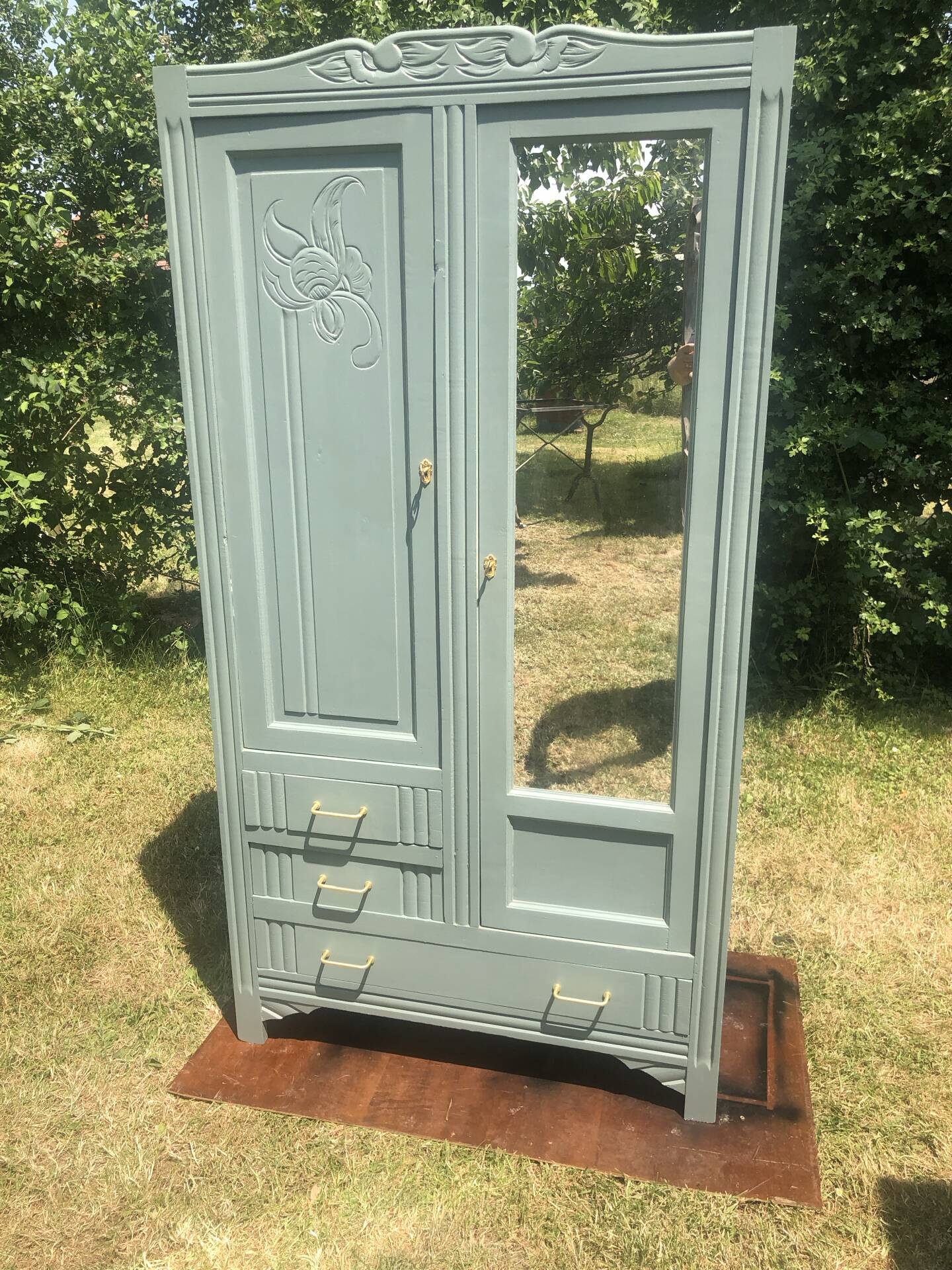 Armoire parisienne