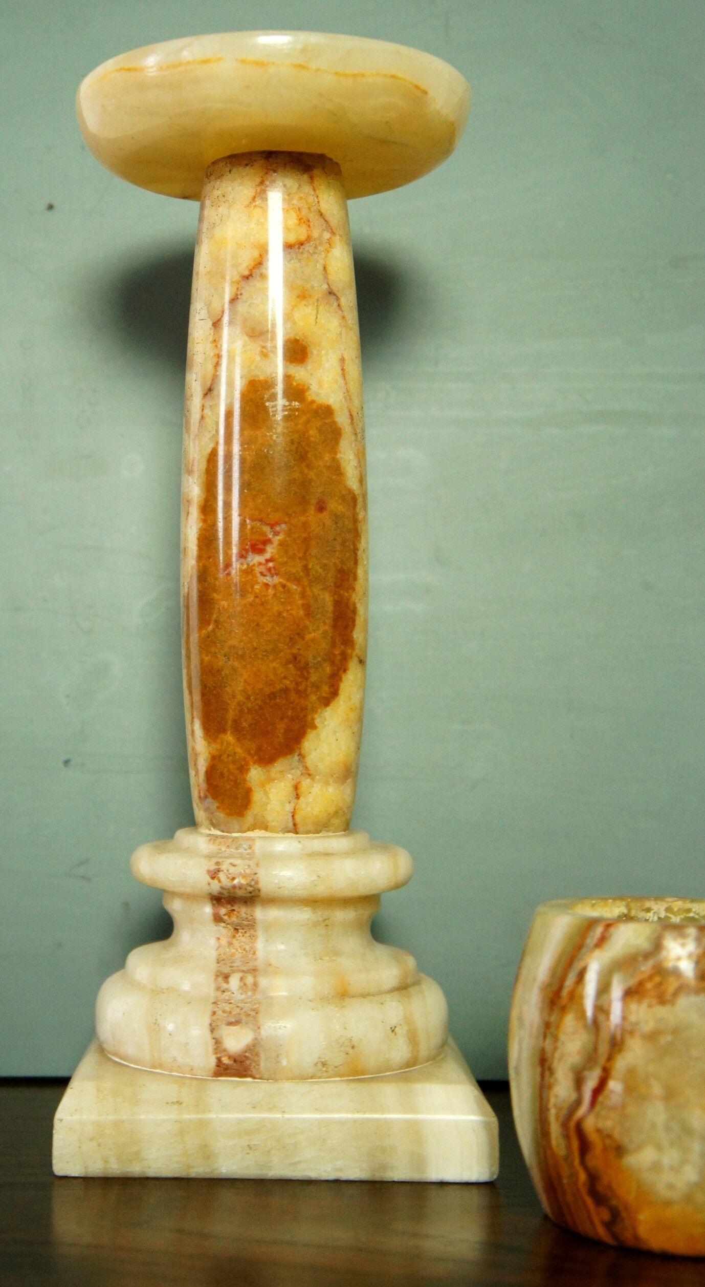 Set of 2 candlesticks in travertine