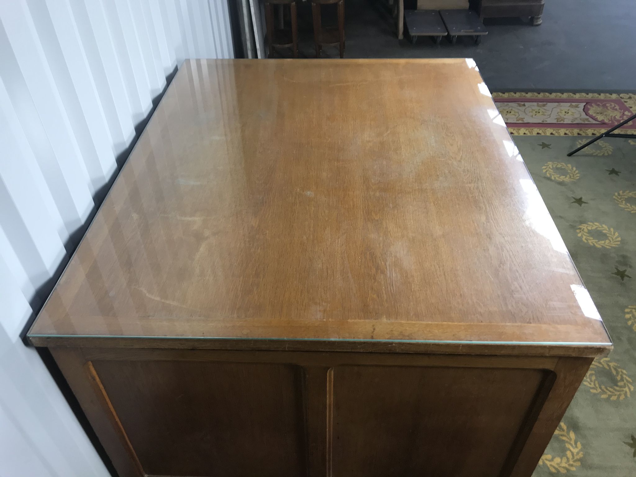Bureau double à caissons en chêne massif 1950