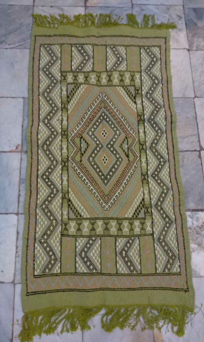 Green berber carpet in pure wool 195x100cm