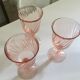 Trio de verres sur pied rose