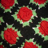 Housse de coussin crochet noir vert et rouge 35X50