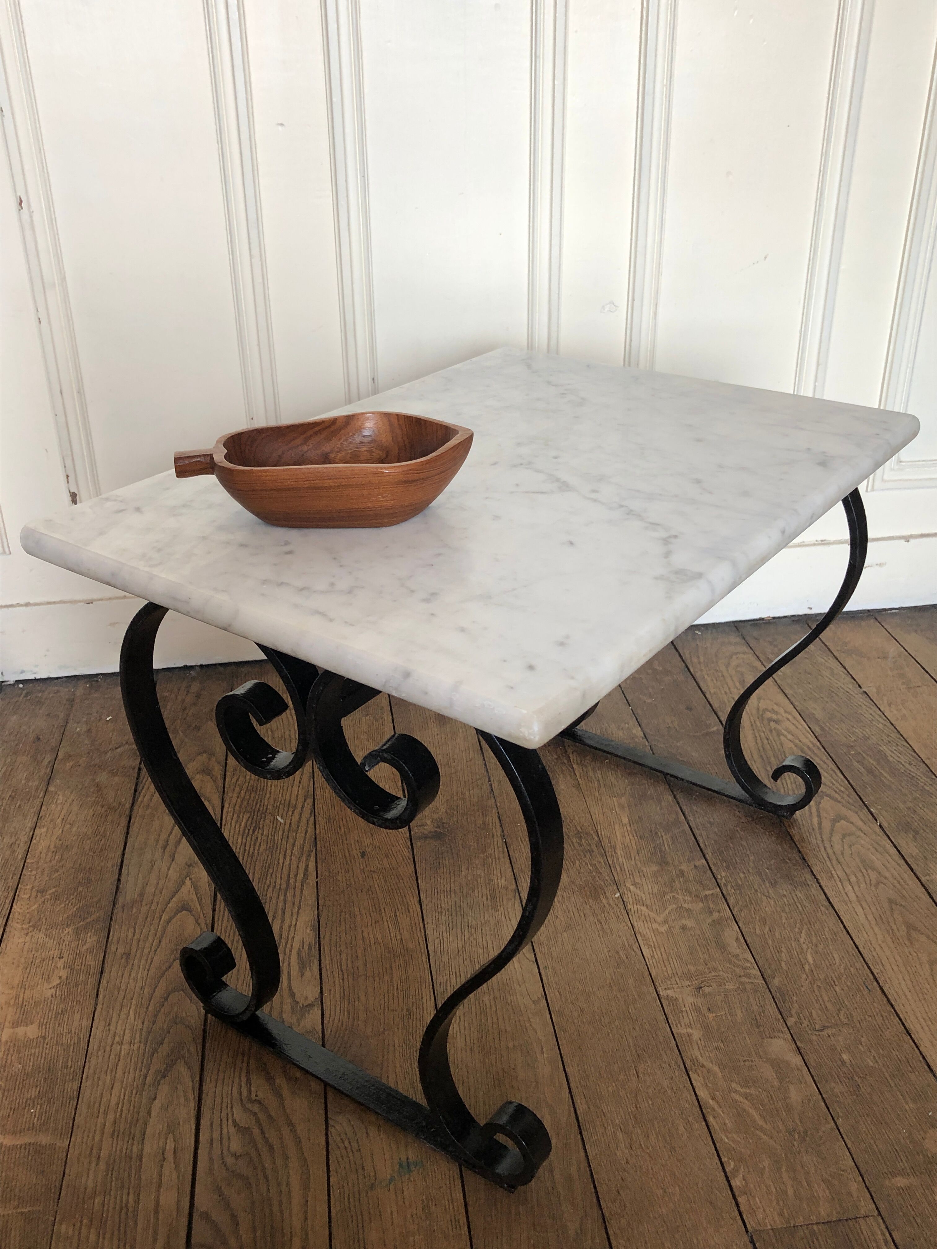 Table low white marble