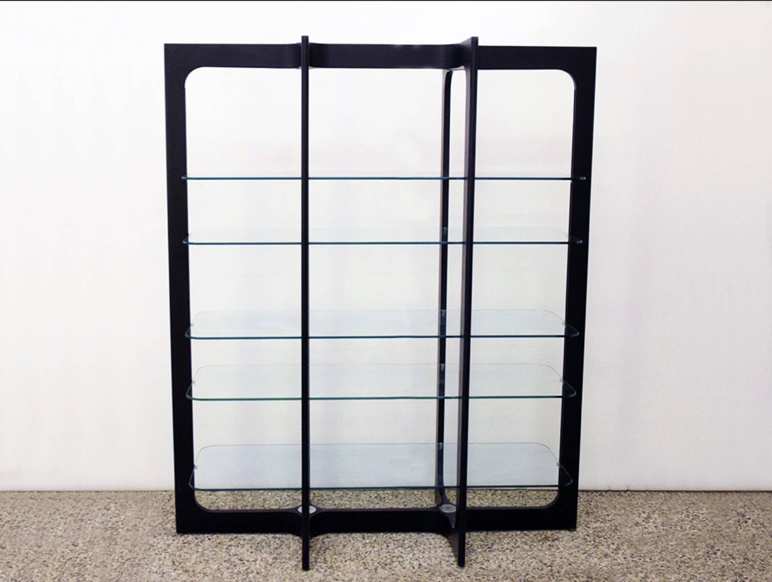 Wood and glass bookcase/display cabinet attributed to Bernini, 1970s.