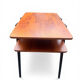 Table d’appoint / chevet scandinave à double plateau Suède 1960