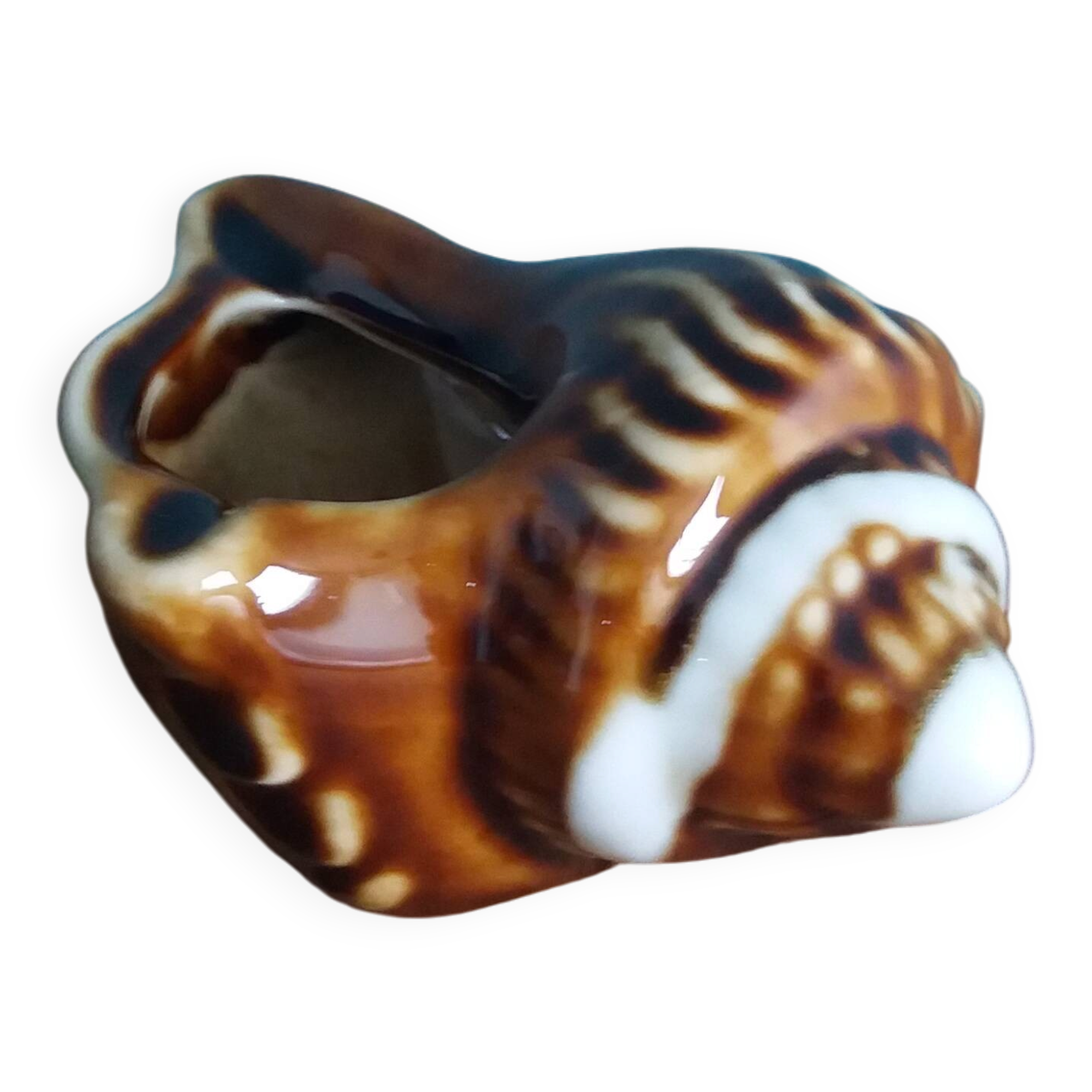 Ceramic shell ashtray