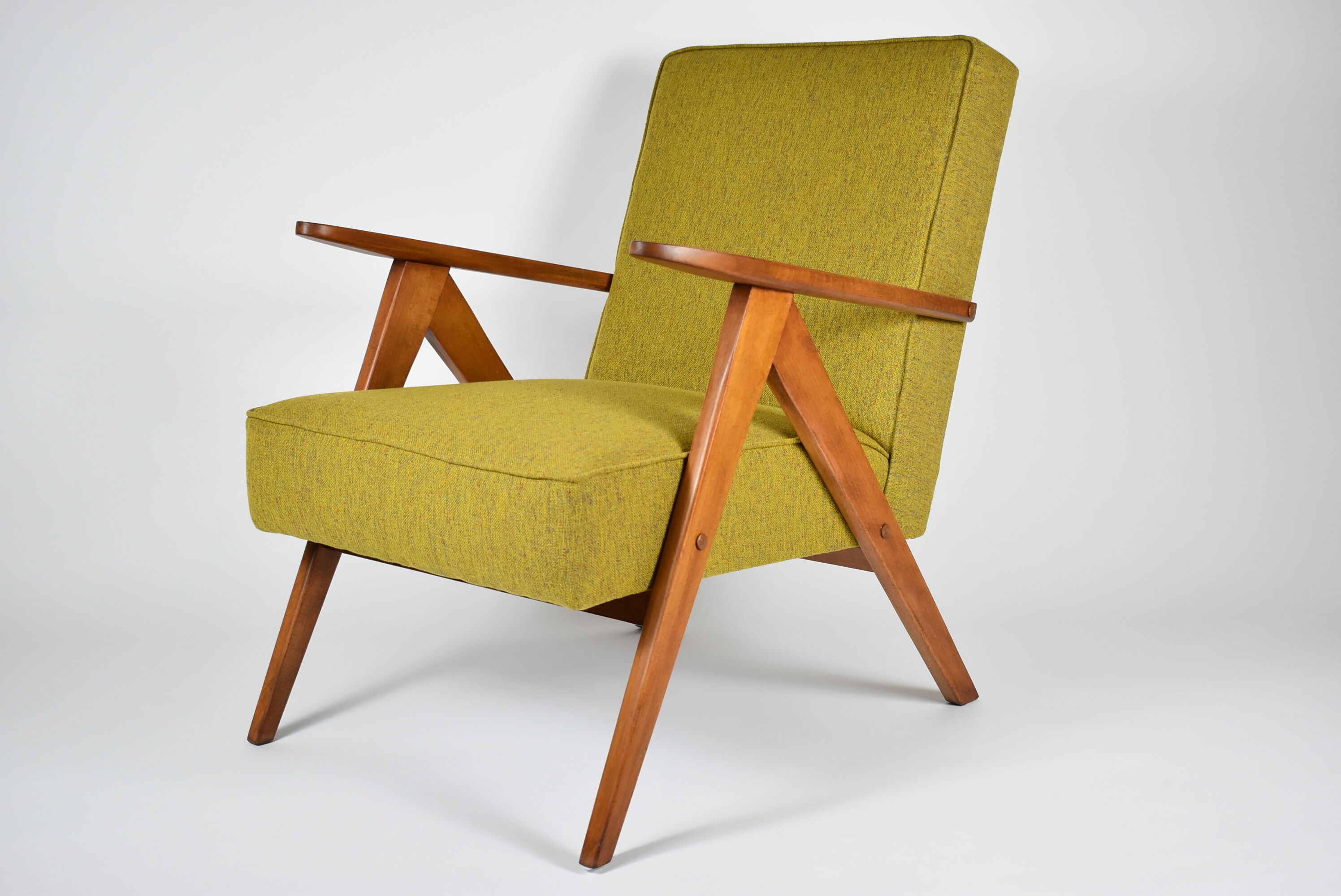 Fauteuil des années 60 Compas, restauré, moutard jaune