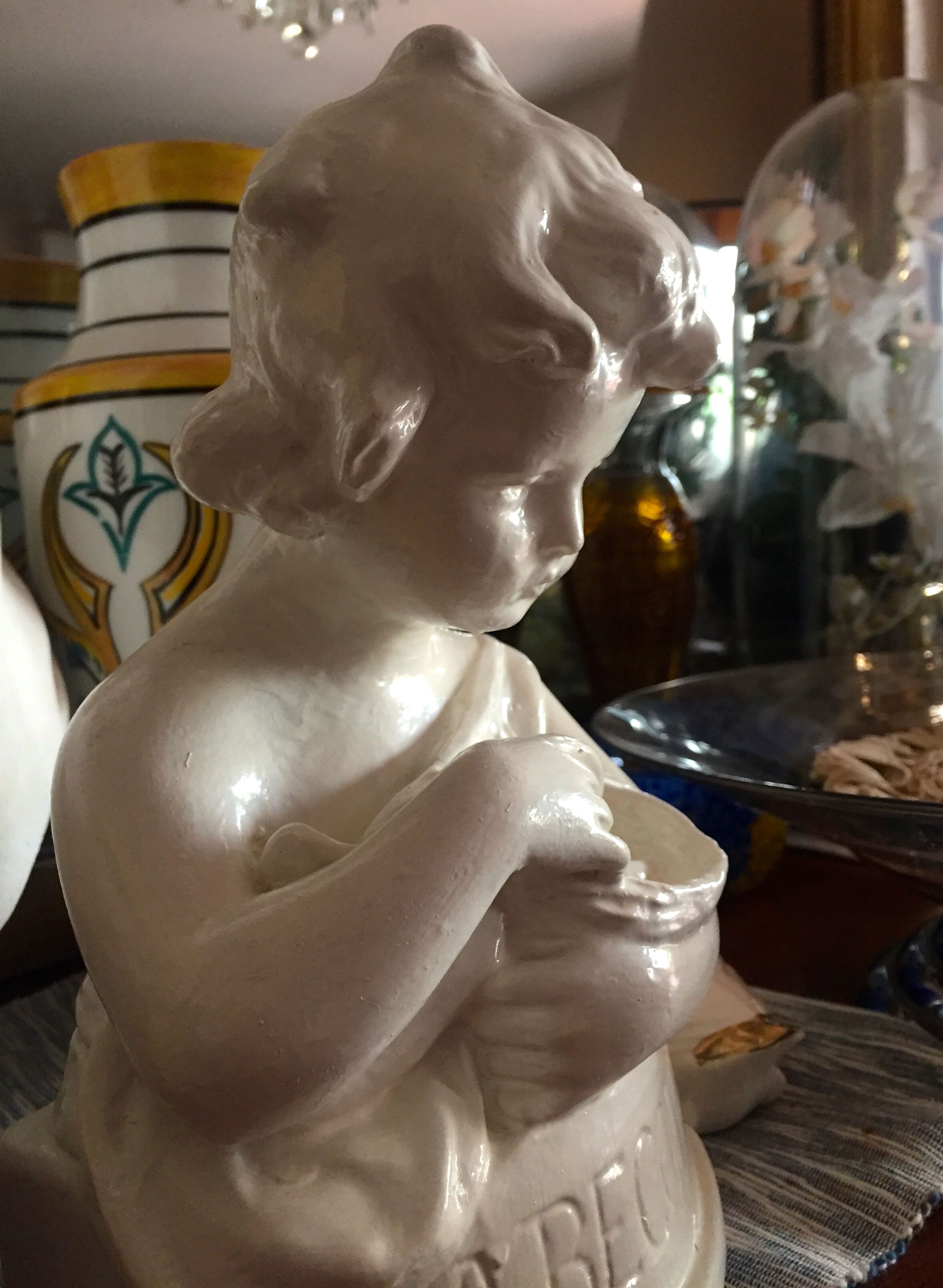 Cherub bust 19th century La Becquée petit enfant et oiseau figurine bébé angelot enamelled white