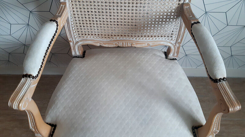 Armchair in white ceruse wood Louis XV style